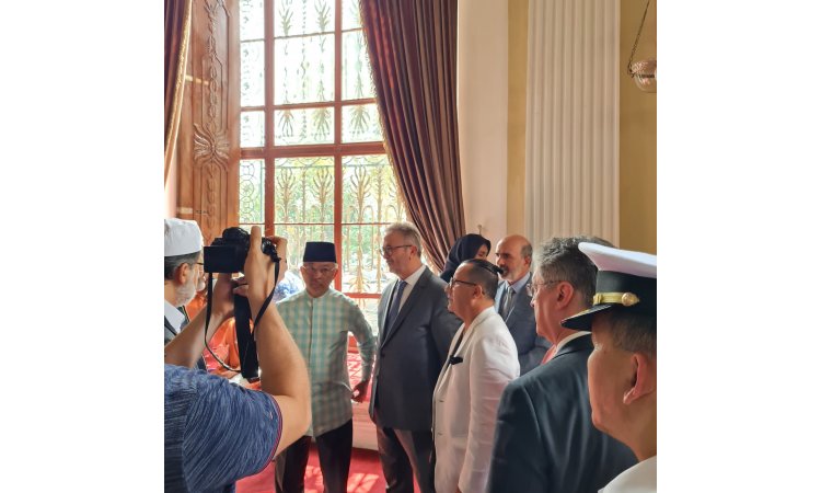 Sultan Abdullah of Pahang, King of Malaysia on the tour